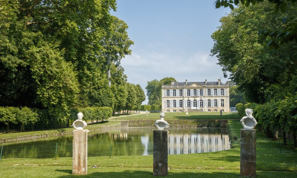 Le château de Canon et son miroir d'eau © Éric Sander